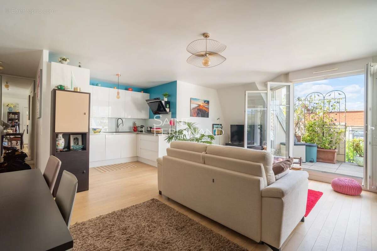 Appartement à LA GARENNE-COLOMBES