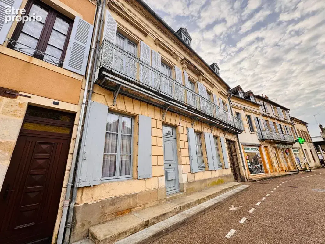 Grande maison familiale dans le centre de Prémery - photo 2
