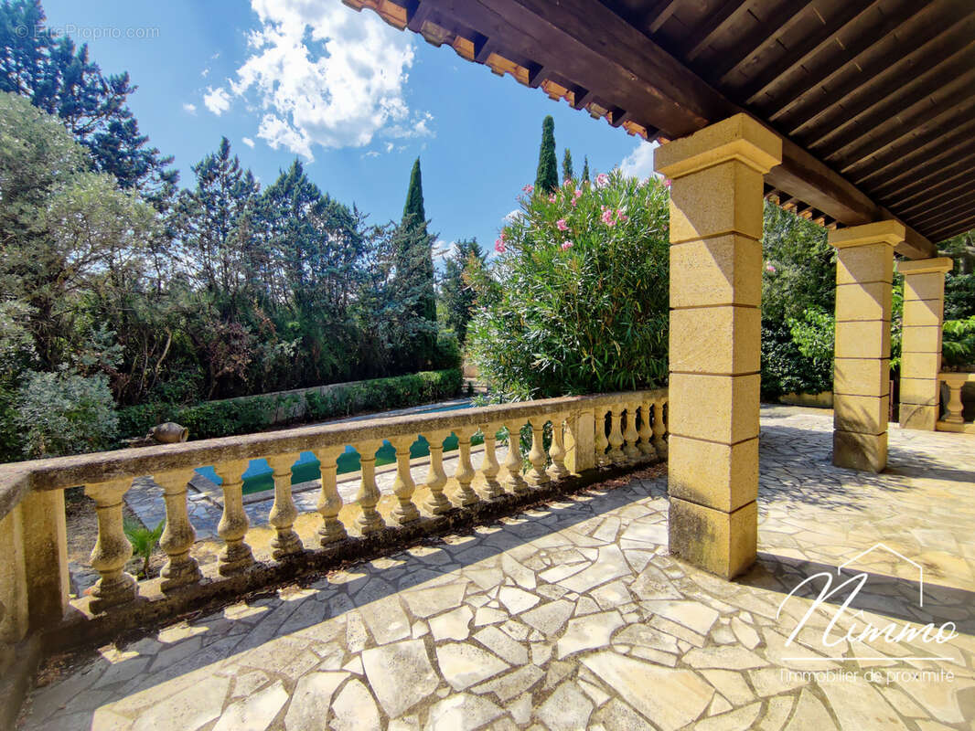 Nimes est route d'uzes maison t7 jardin piscine garage - photo 6