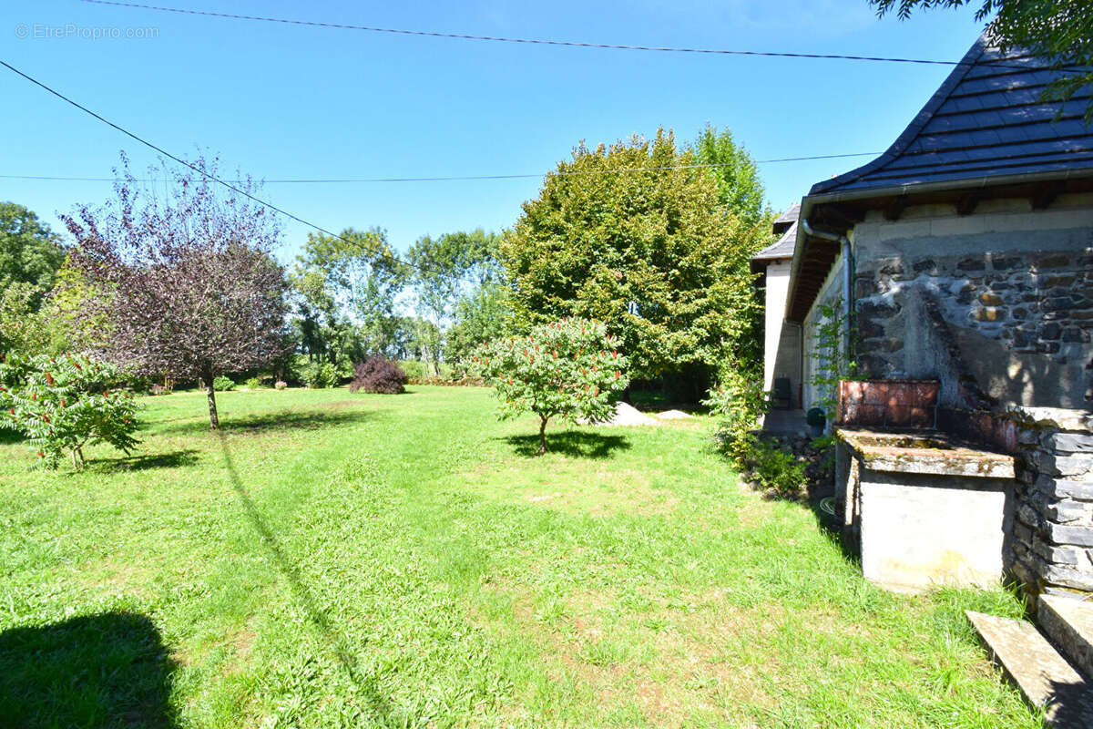Maison à SAINT-SANTIN-CANTALES
