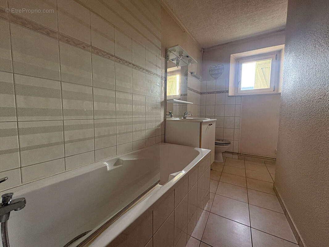 Maison à PONT-DE-ROIDE