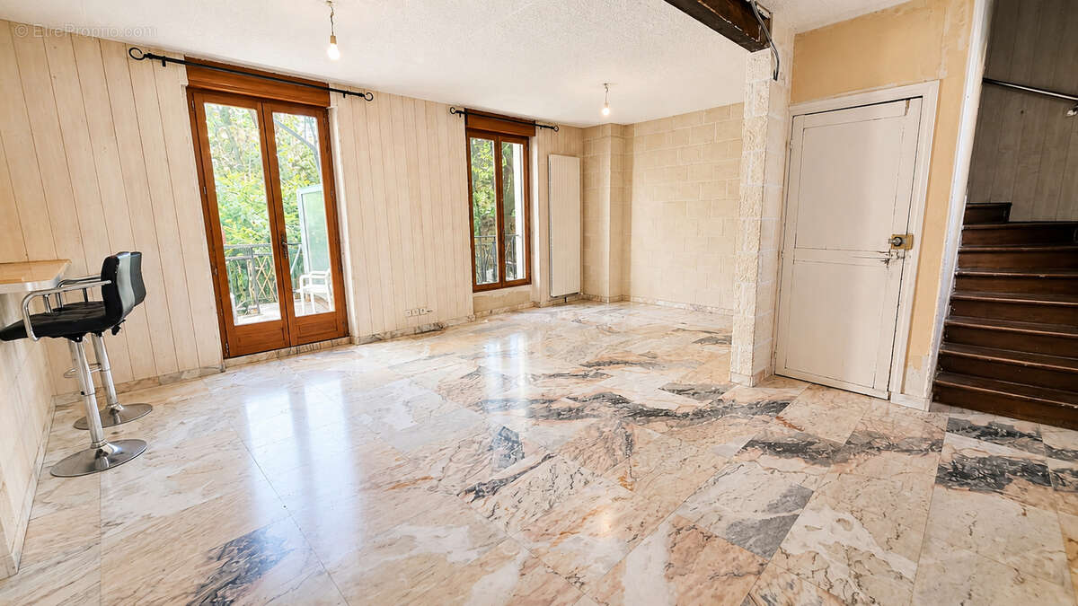 Maison au coeur du centre-ville, sur un magnifique terrain arboré de 824 m². - photo 5