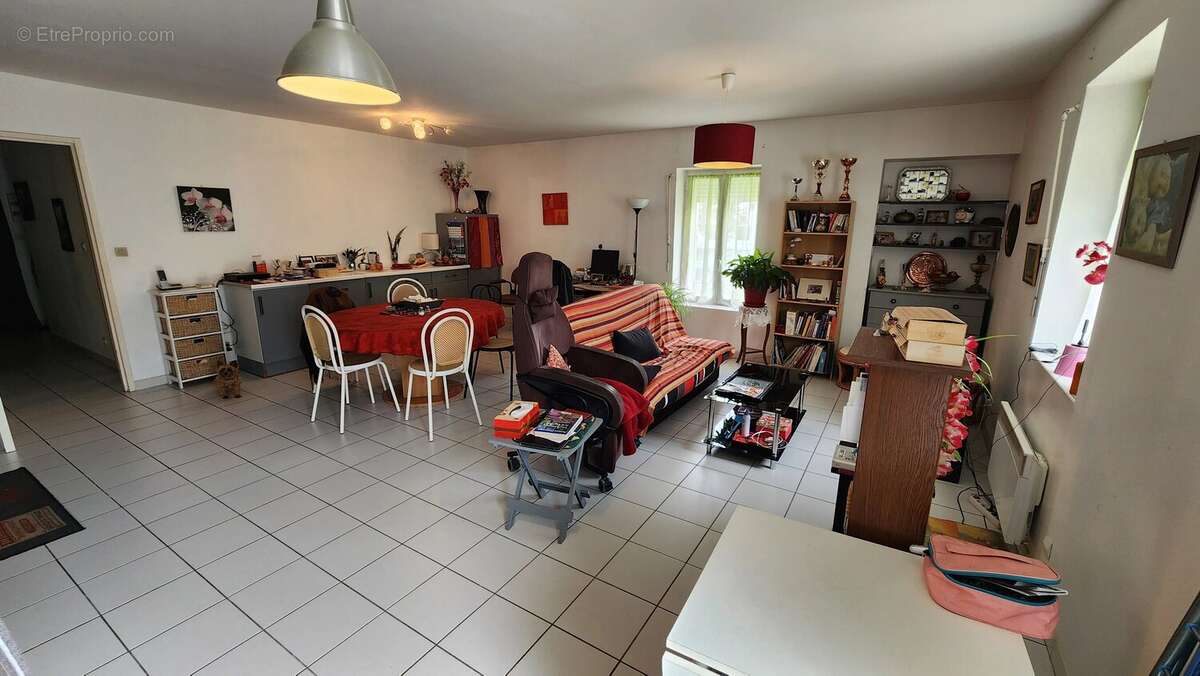 Appartement à NAY