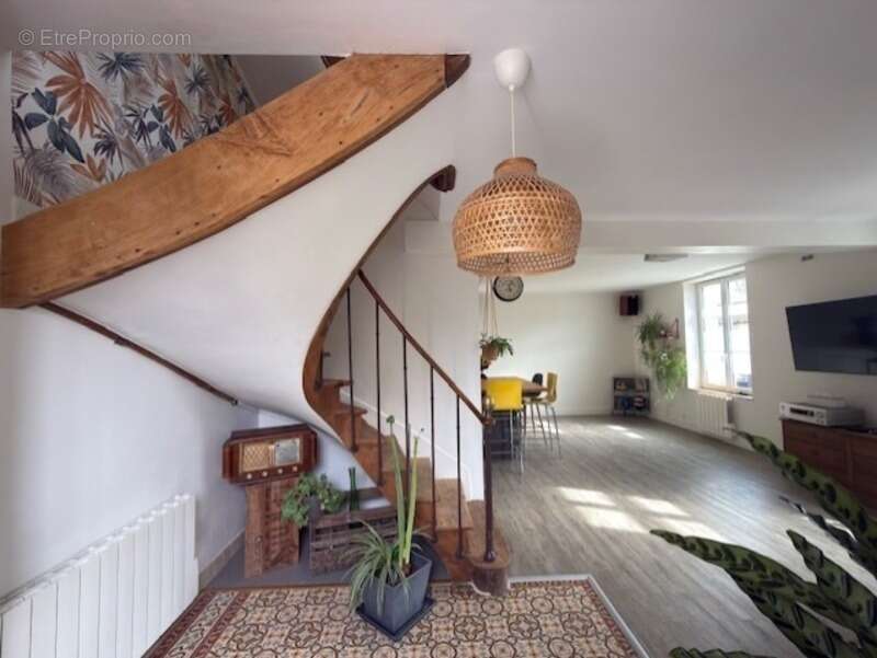 Maison à SAINT-CYR-SOUS-DOURDAN