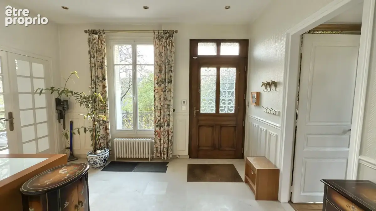 Meulière de 170m2 avec jardin et garage à 5 min à pied de la gare. - photo 2