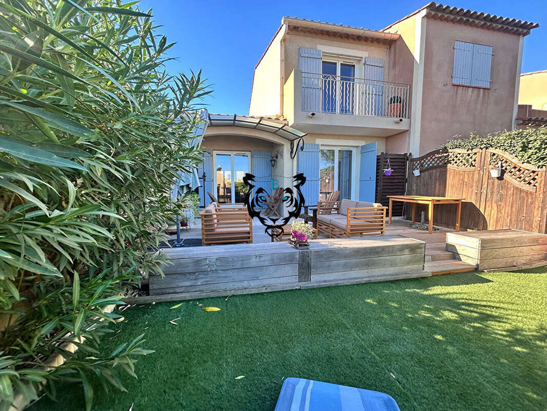 Maison à ROQUEBRUNE-SUR-ARGENS