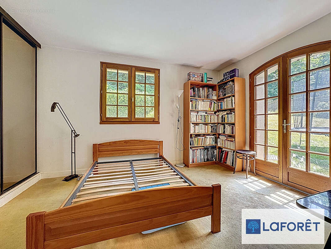 Maison à BAZOCHES-SUR-GUYONNE