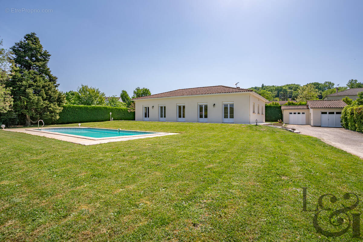 Maison à PUJOLS