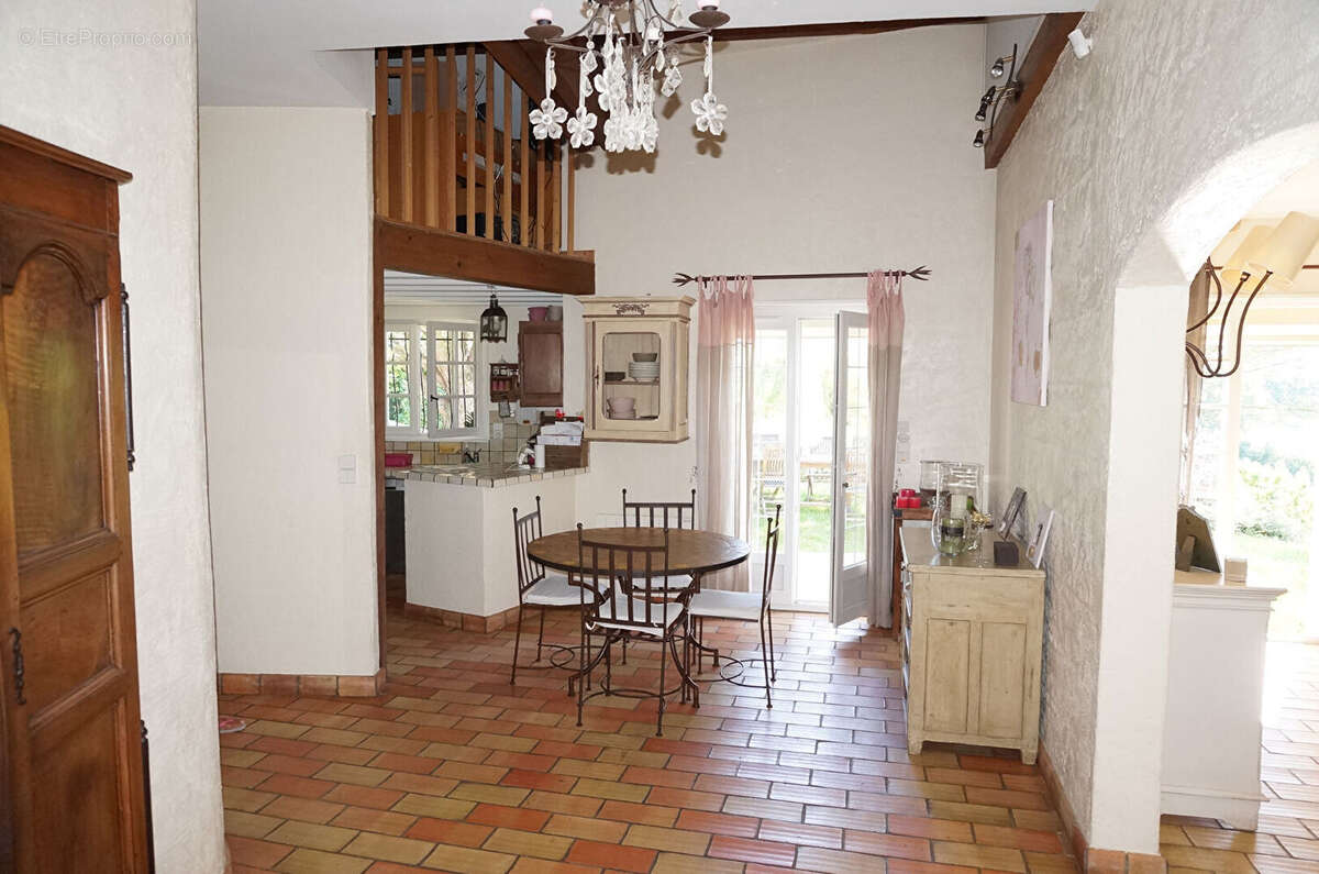 VILLA - VIENNE - 6 pièces - 132 m2 - photo 16