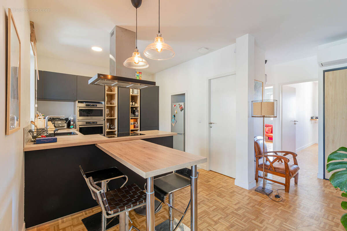 Appartement à MARSEILLE-4E