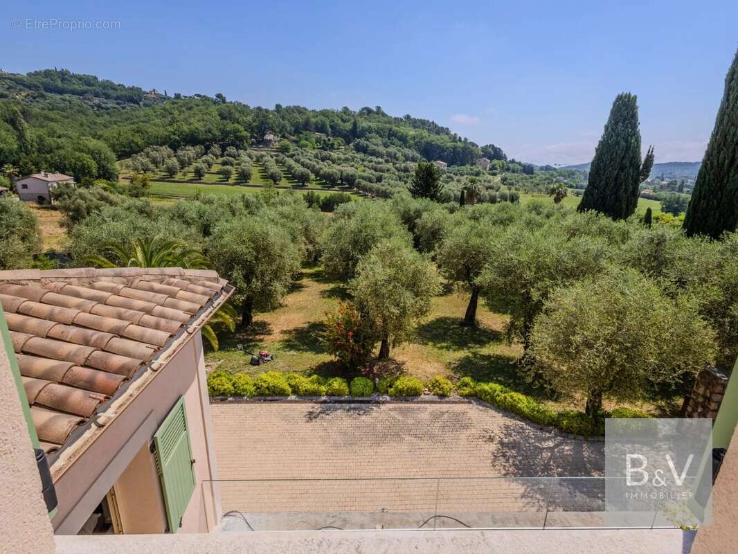 Maison à CHATEAUNEUF-GRASSE