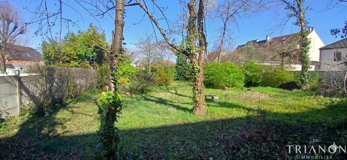 Terrain à HOUILLES