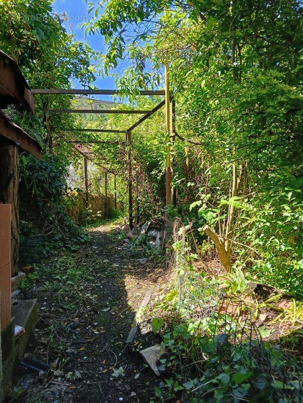 SOUS OFFRE ACCEPTEE - VIVIEZ - Maison 2/3 chambres, garage, jardin et caves - photo 9