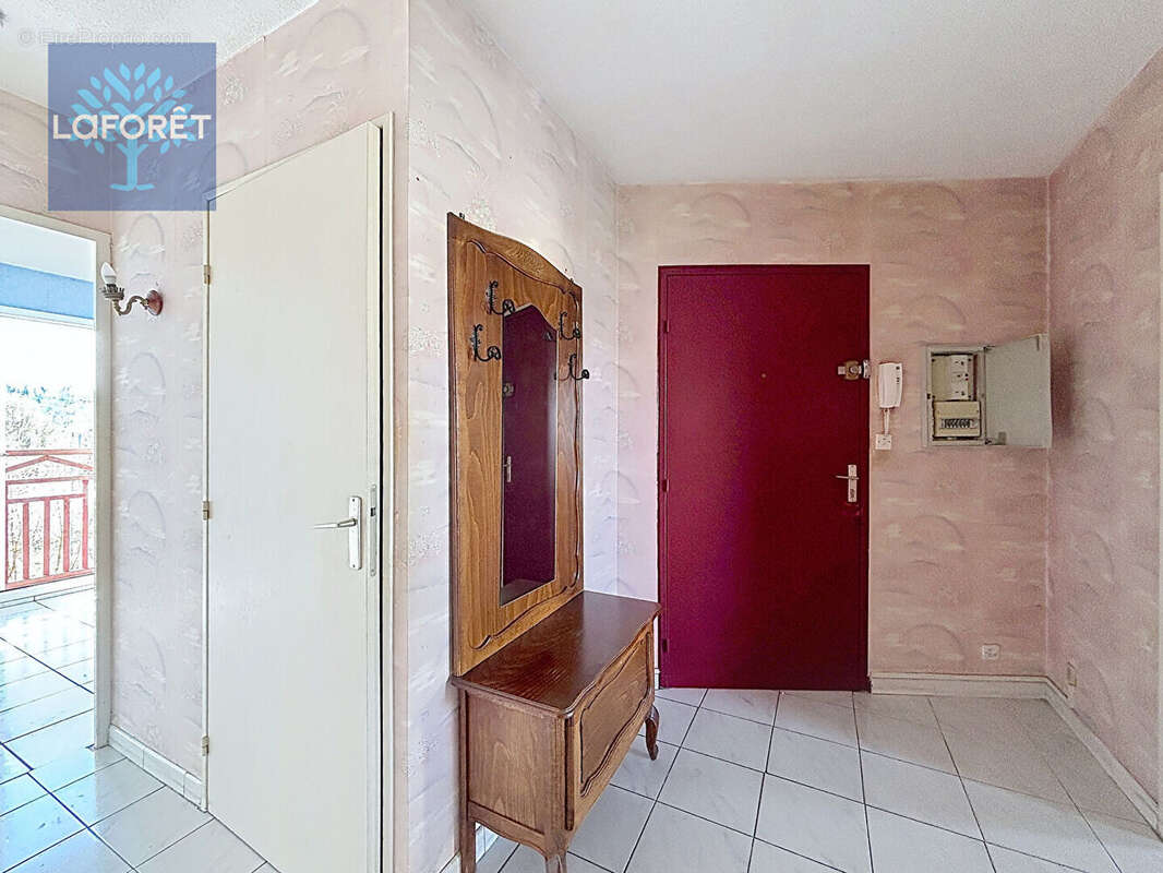 Appartement à SAINT-GENIS-LAVAL