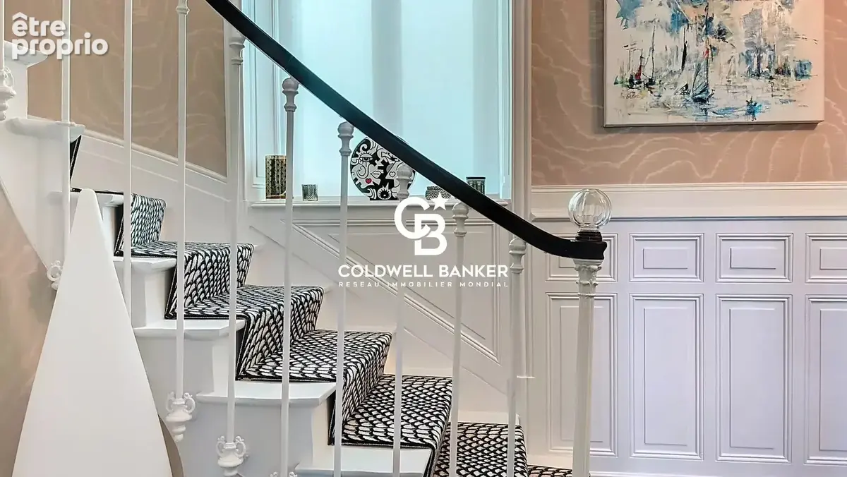 LES SABLES D'OLONNE: La Villa Flore : Signature de l'architecture balnéaire  sur le Remblai. - photo 26