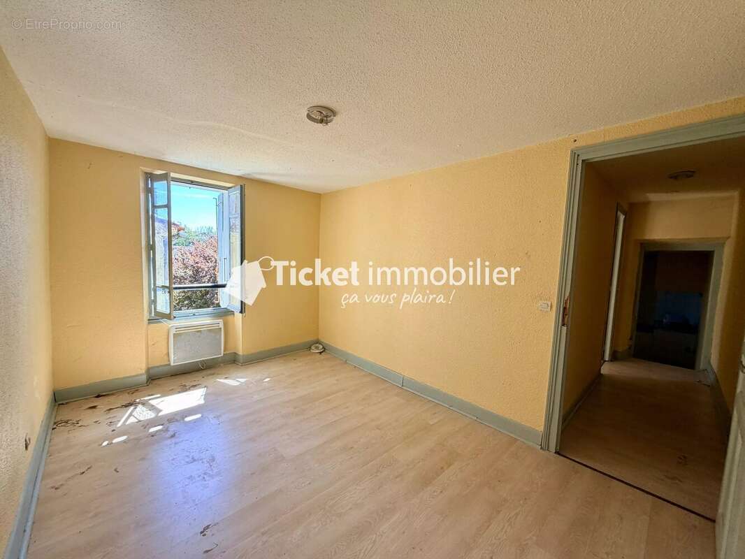 T3 à rénover – Centre-ville de Castres – 59 900 € - photo 8