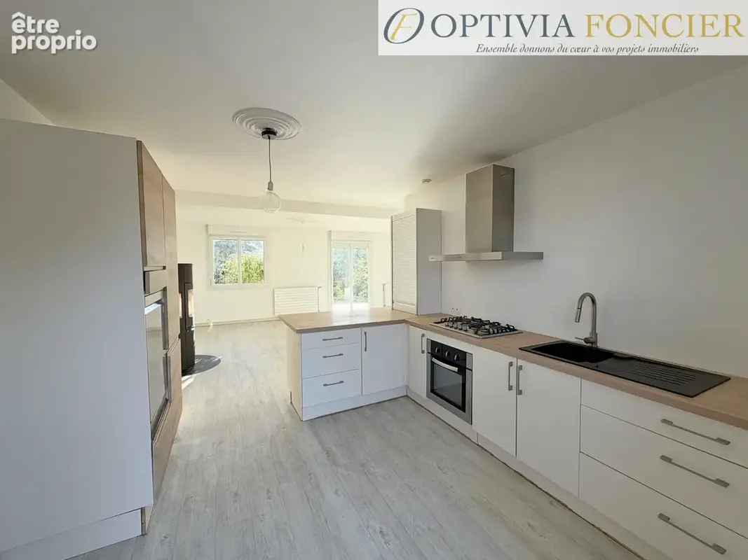 Propriété T7 1421 m2 avec sous-sol complet (100 m2) et 4 200 m2 de terrain - photo 4