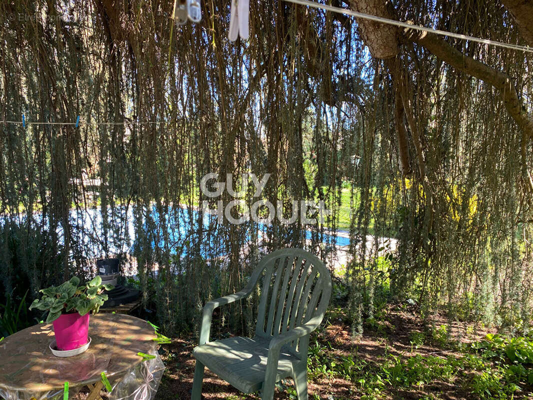 Maison à SAINT-MEDARD-DE-GUIZIERES