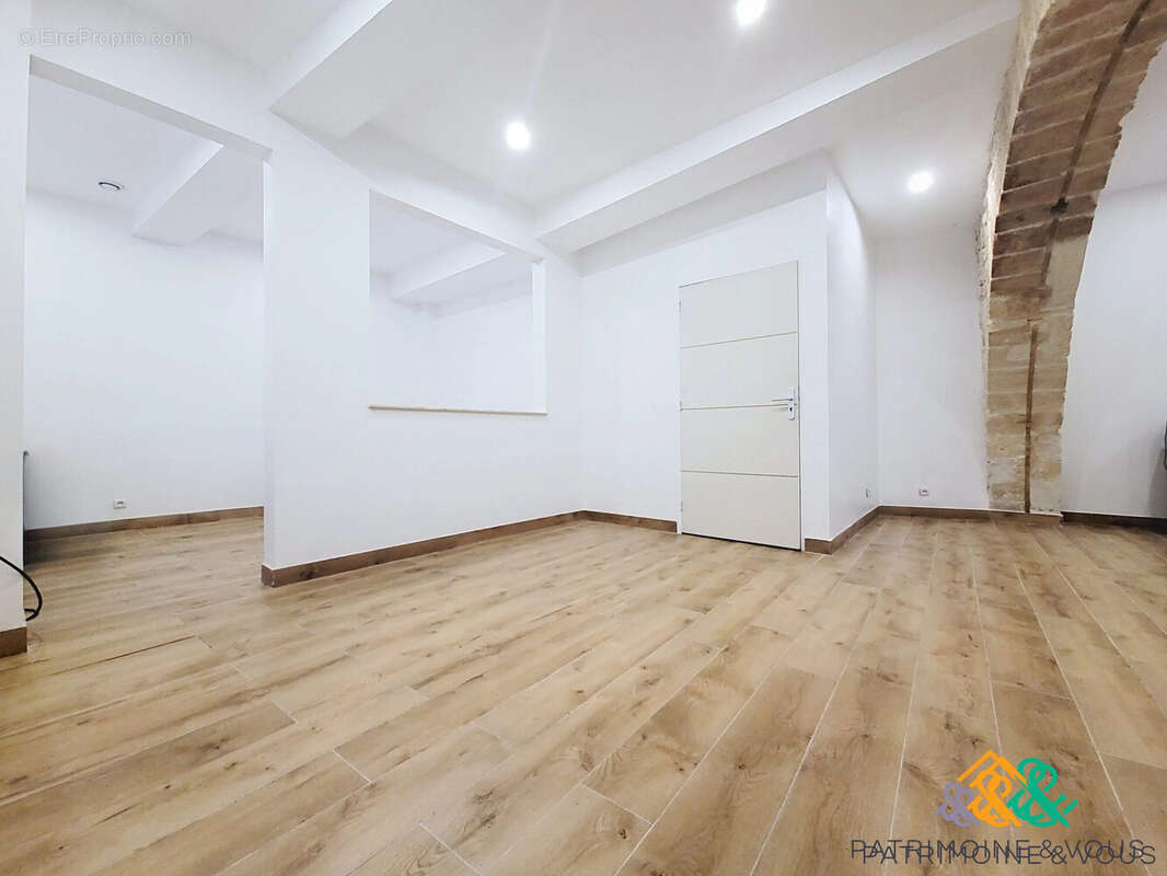Commerce 60 m² à Beaucaire  - photo 2