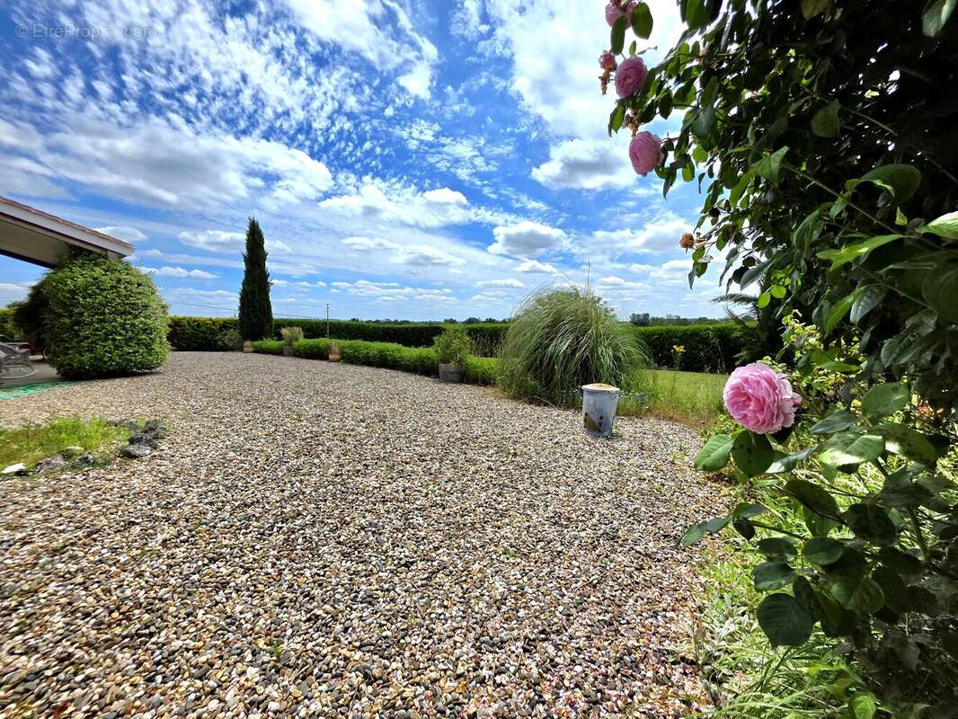 Villa lumineuse et spacieuse de 3 chambres et 3 salles de bain avec vue sur le pigeonnier et la campagne - photo 18