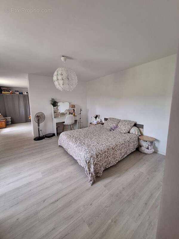 Chambre maison1 étage - Maison à RIGUEPEU