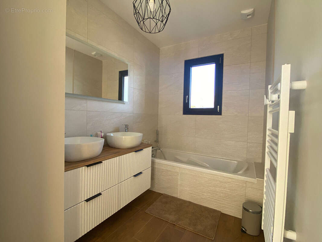 Maison à SERRES-CASTET