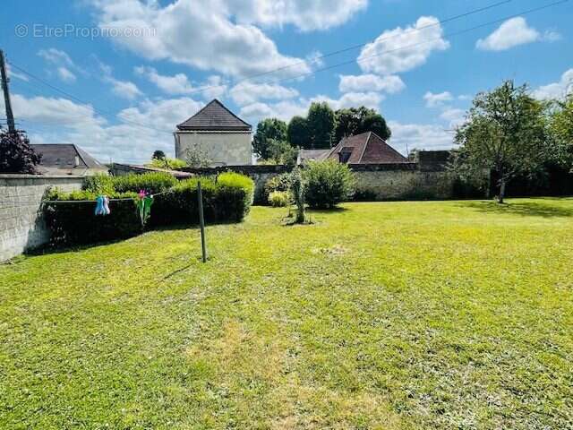 Terrain à SACY-LE-GRAND