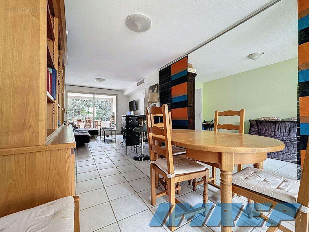 Appartement à MARSEILLE-4E