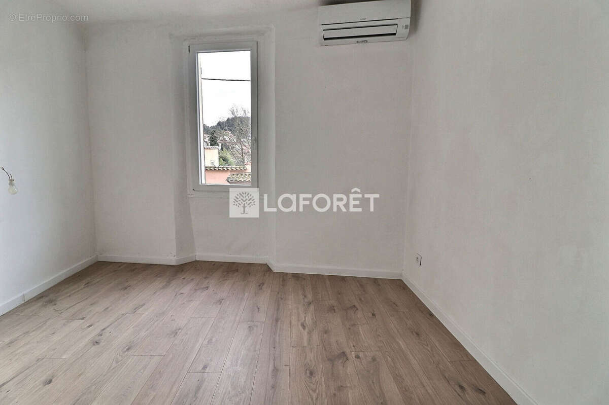 Appartement à CUERS