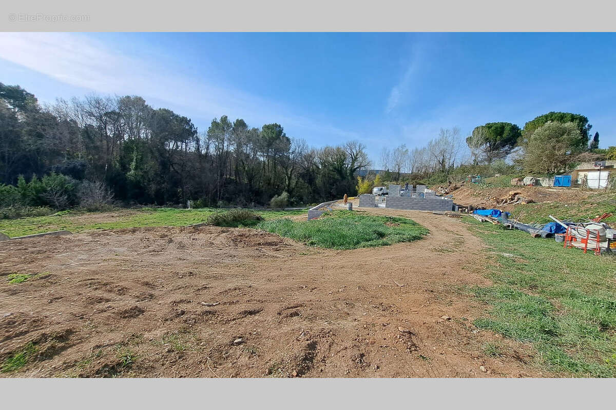 Terrain à VILLECROZE