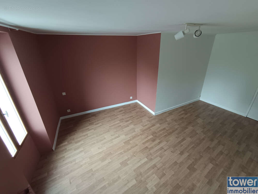 A 20 minutes de Valence - Maison en pierres de 180 m2 avec 5 chambres et deux garages - photo 6