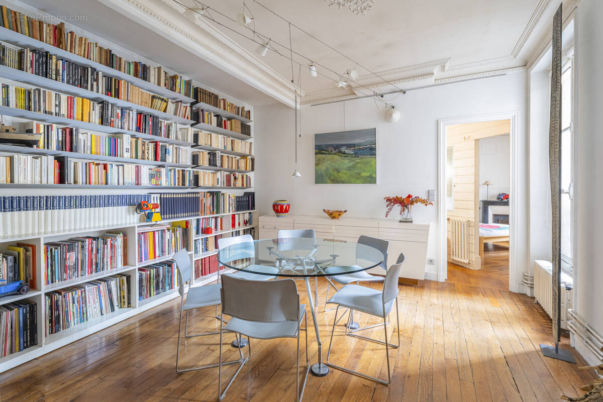 Appartement à PARIS-14E