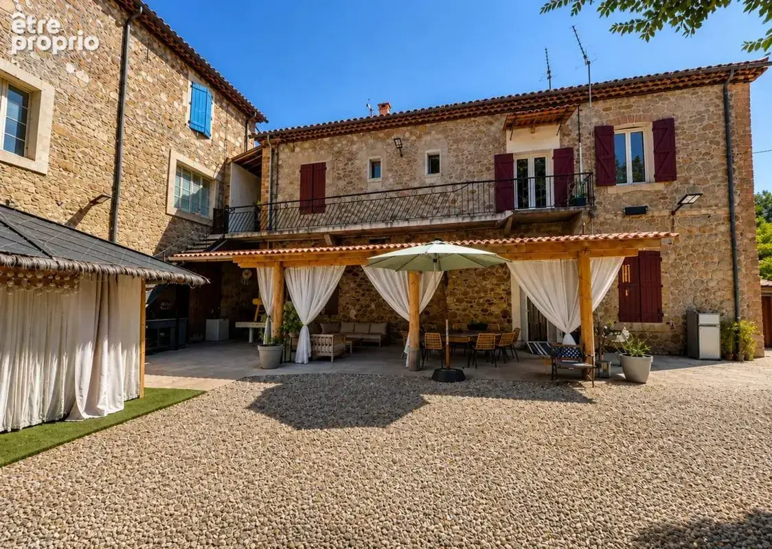 Maison de 10 pièces de 226 m² à Robiac-Rochessadoule - photo 1