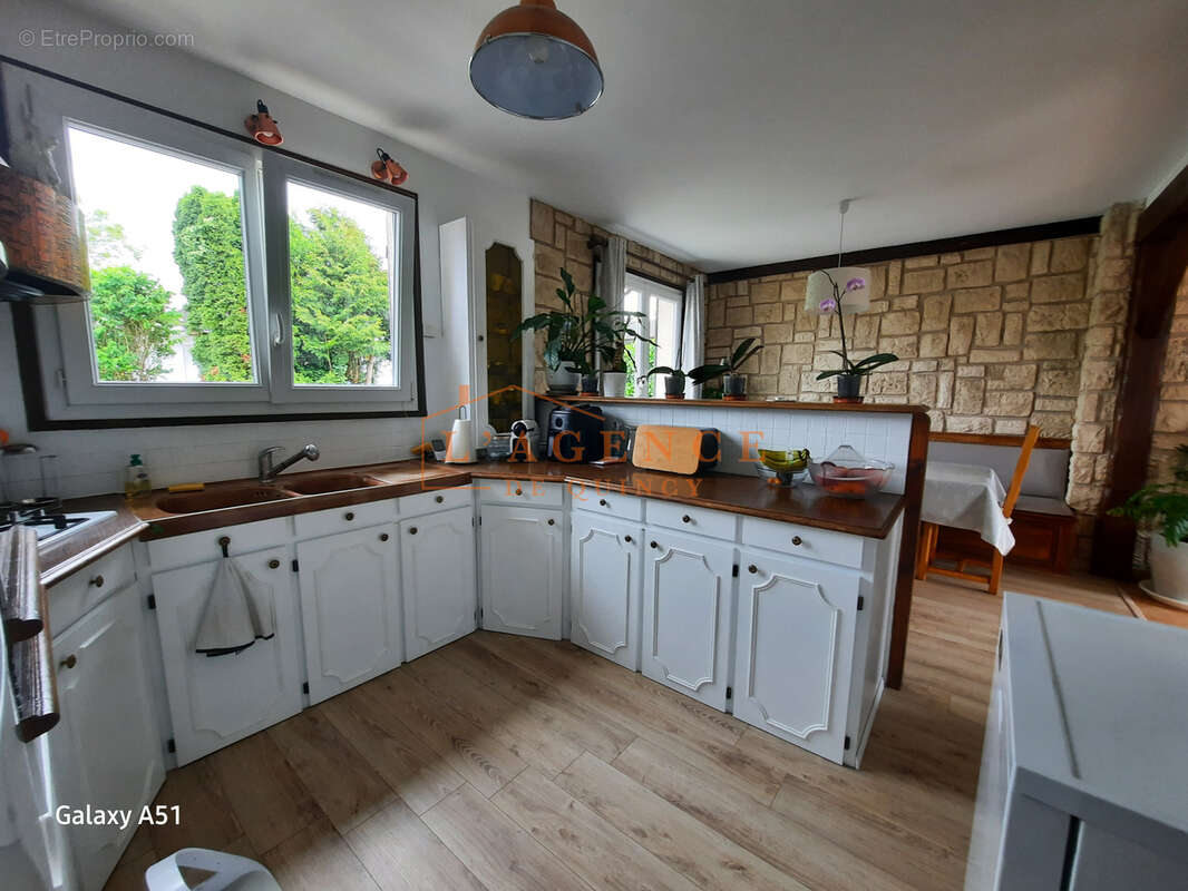 Maison à QUINCY-VOISINS