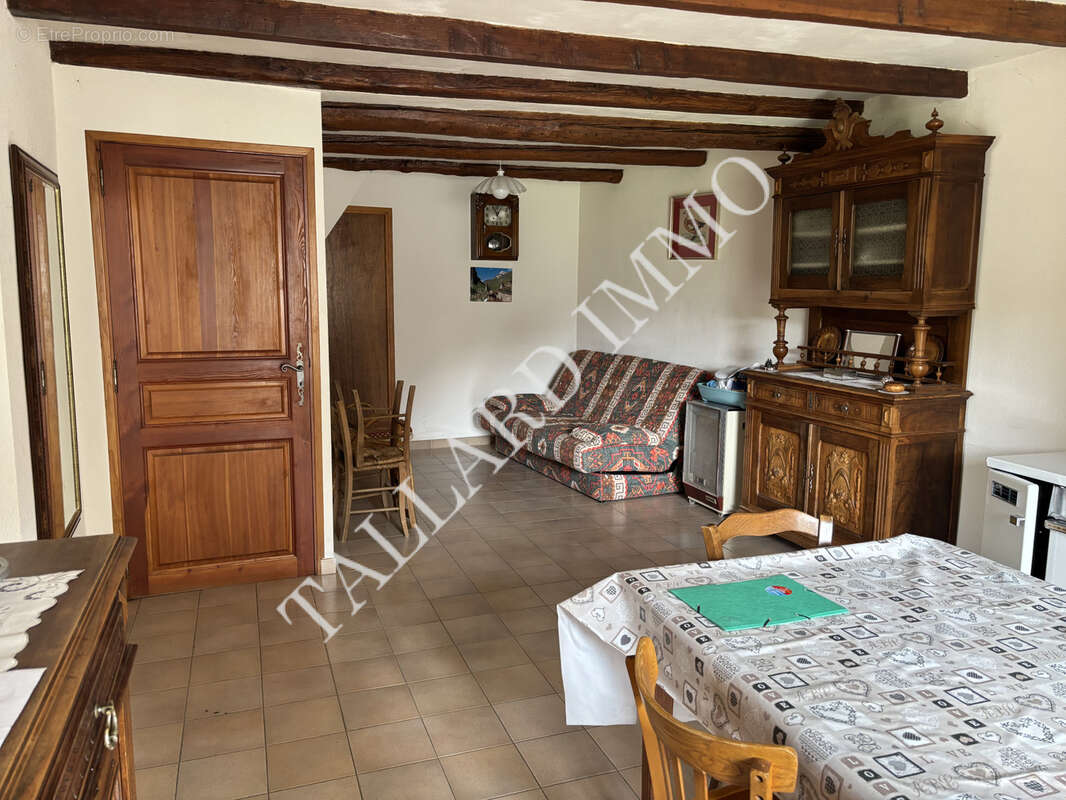 Maison à ESPINASSES