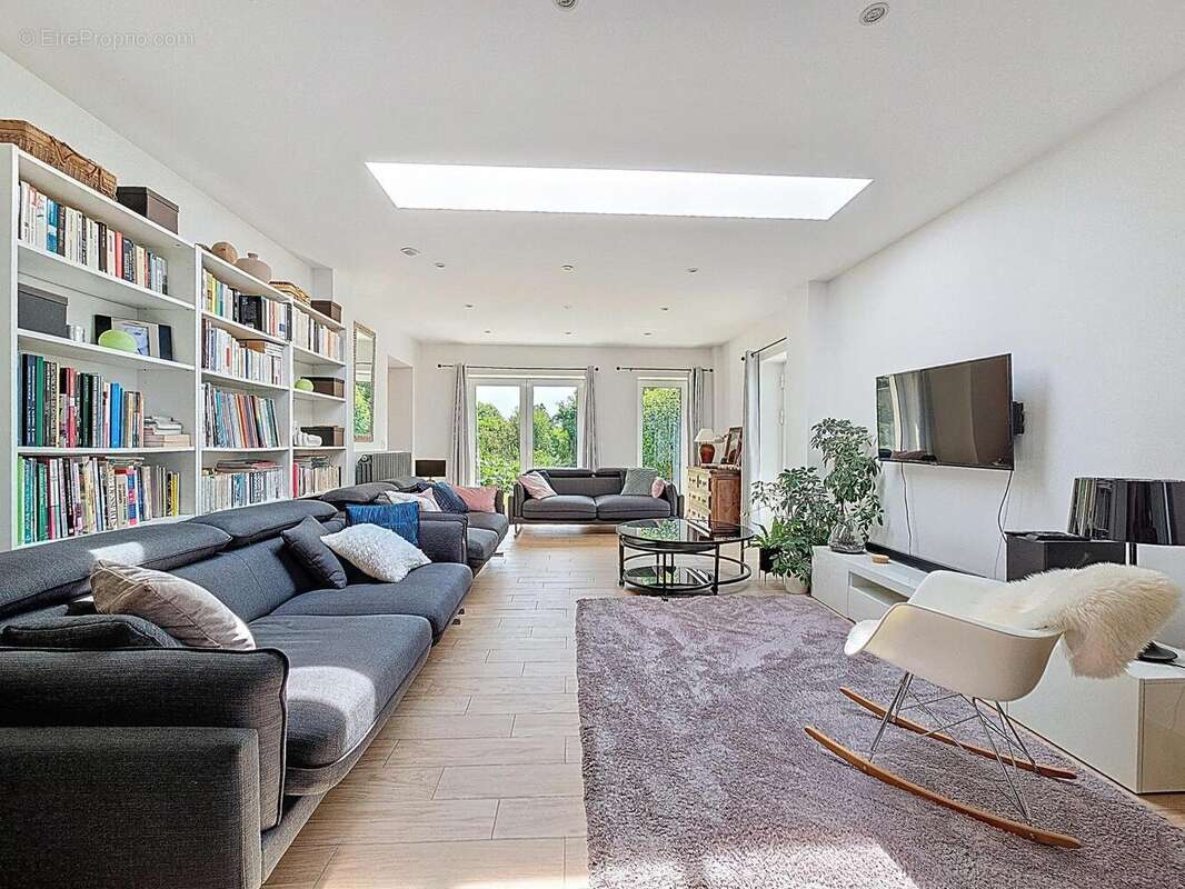 Maison 200 m² à Villiers-Saint-Georges  - photo 2