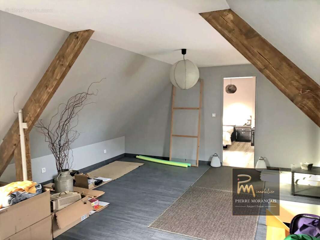 Maison à MONTREUIL-LE-HENRI