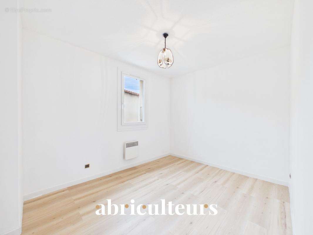 Maison familiale T5 avec terrasse et garage en vente dans le quartier Timone / Saint-Pierre (13010) - photo 8