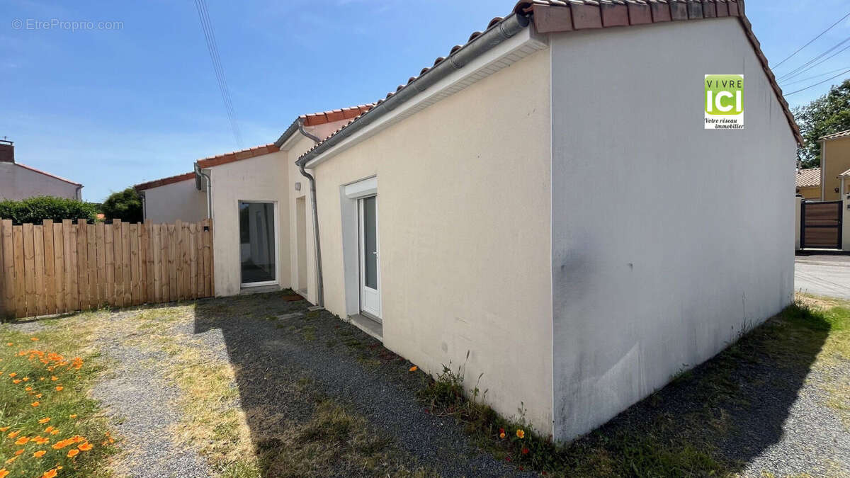 Maison à LA CHAPELLE-BASSE-MER