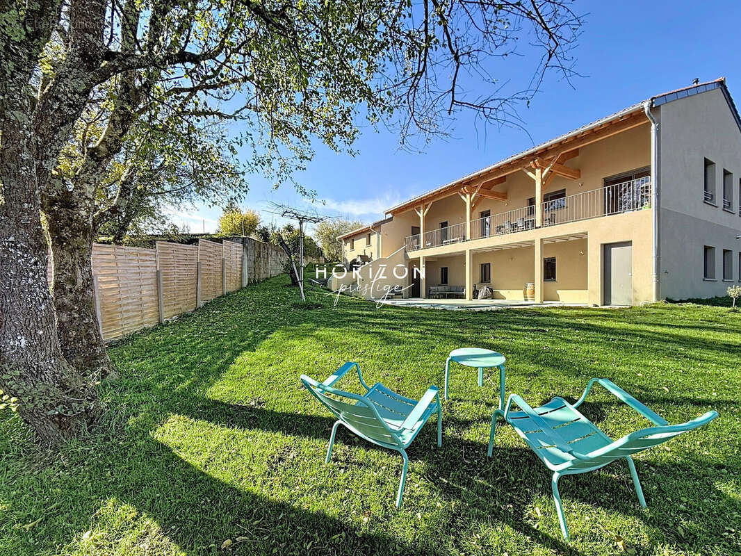 Maison à SOLUTRE-POUILLY