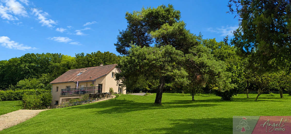 Maison romange sur terrain de 2427 m2 - photo 5
