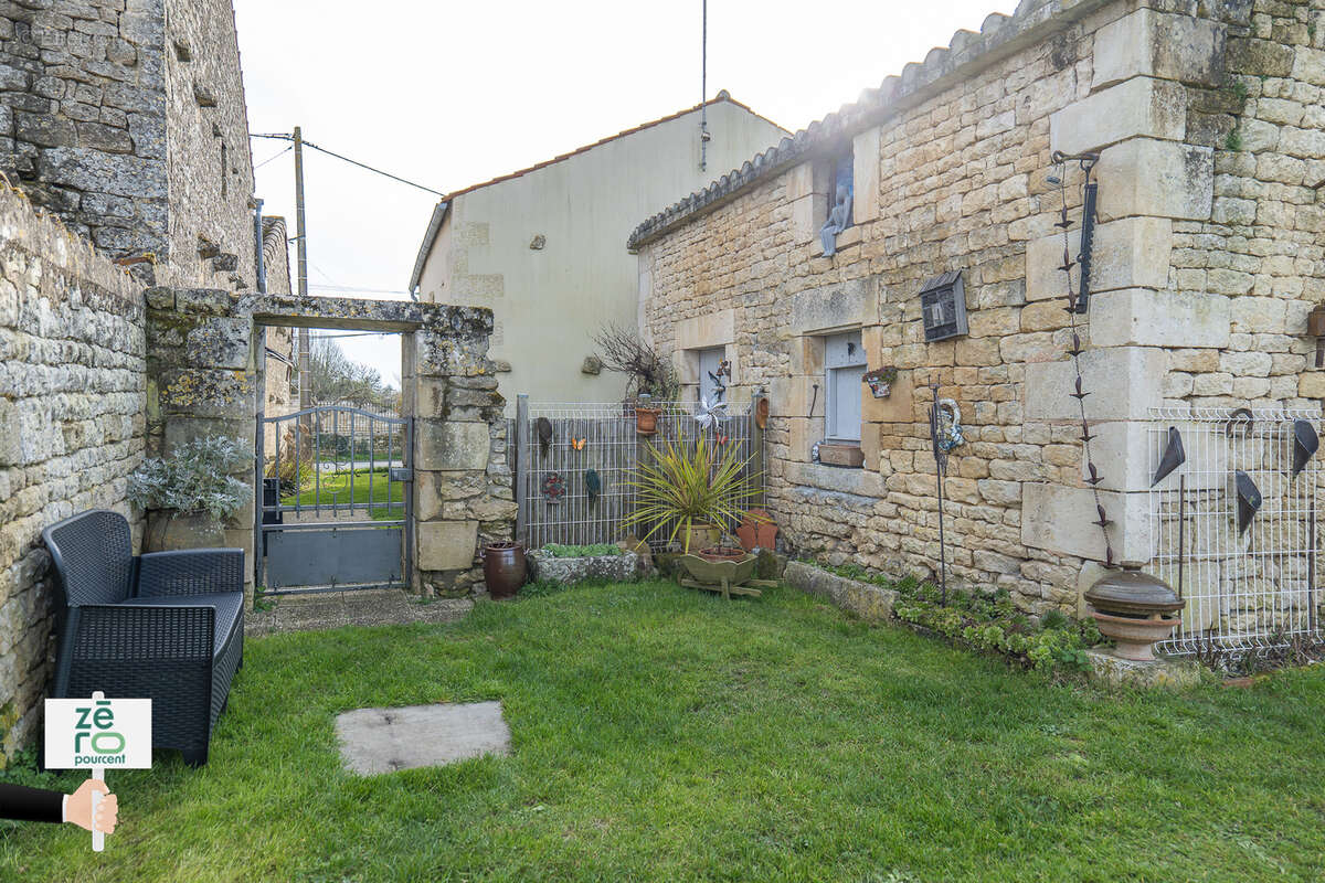 Maison à BOUILLE-COURDAULT