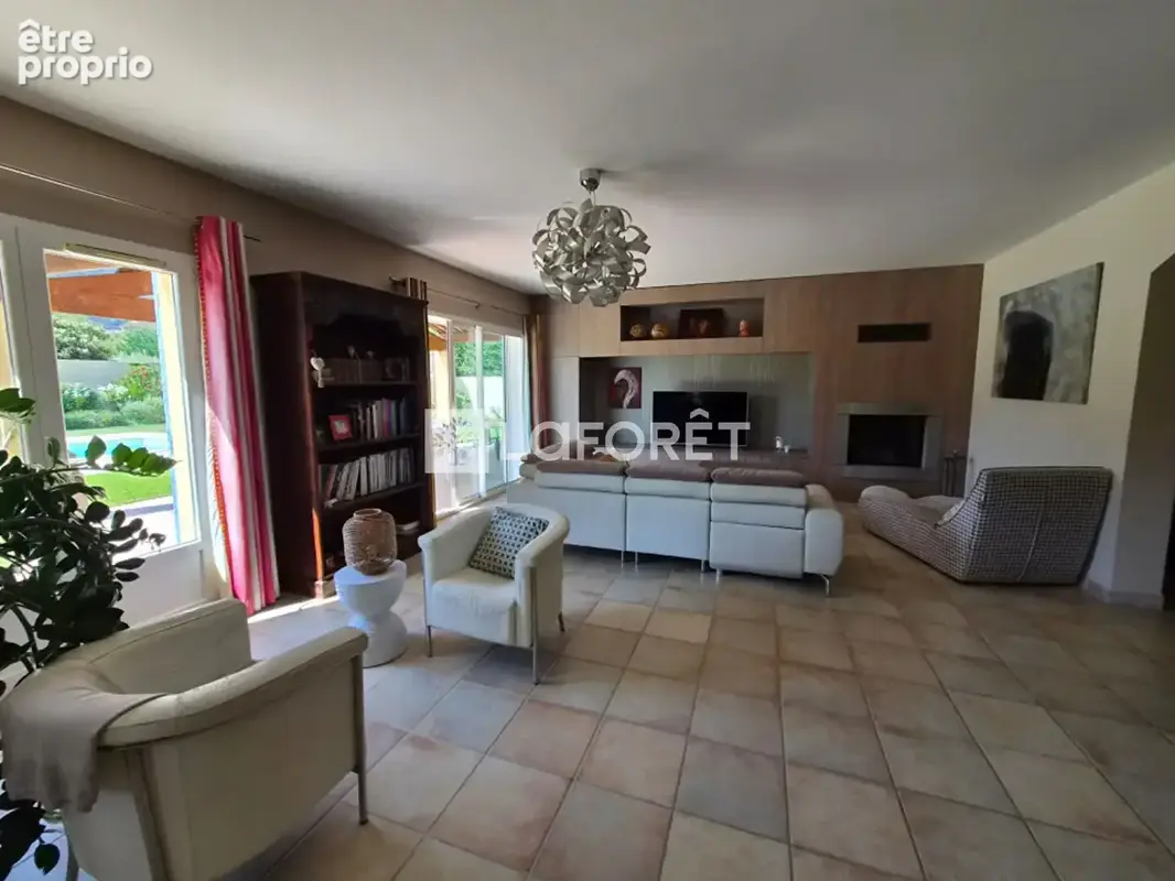 Maison Maubec 6 pièce(s) 209m2 - photo 2