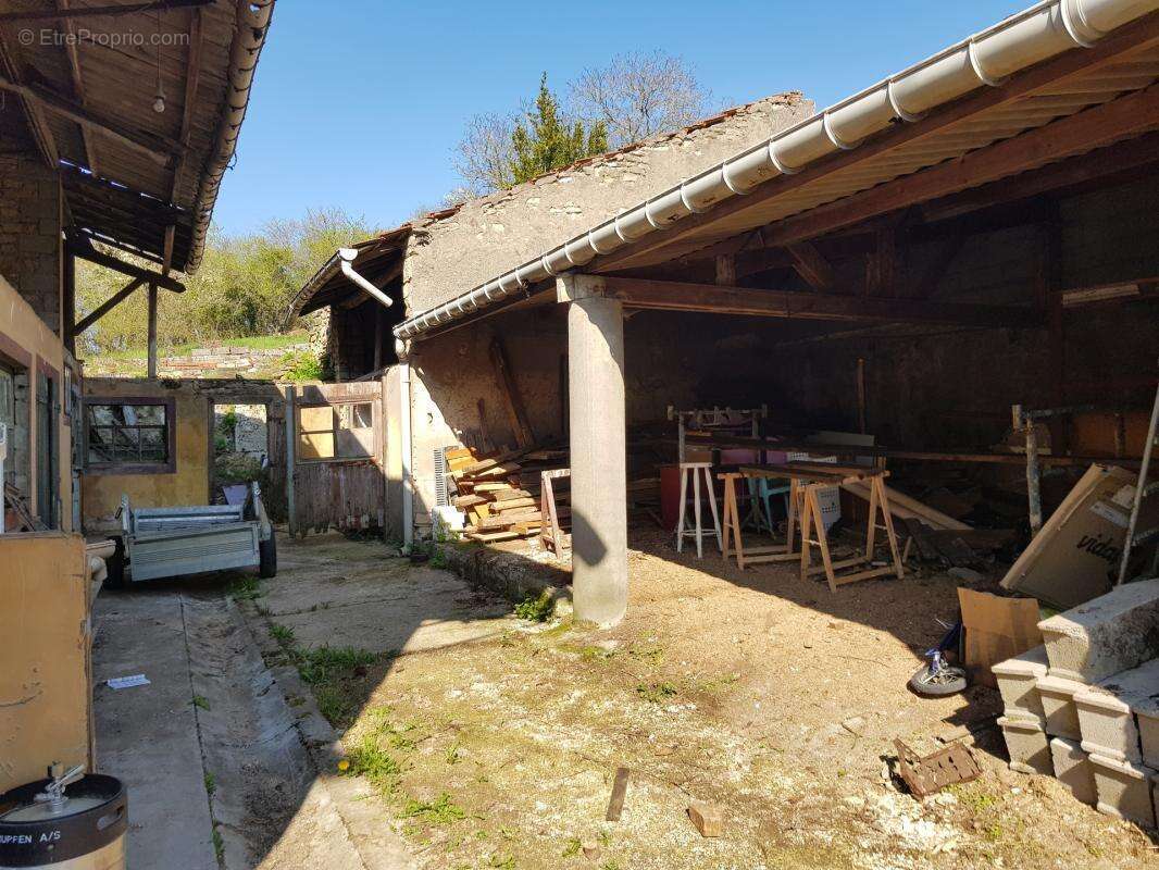 Terrain à SAINT-JULIEN-LES-GORZE