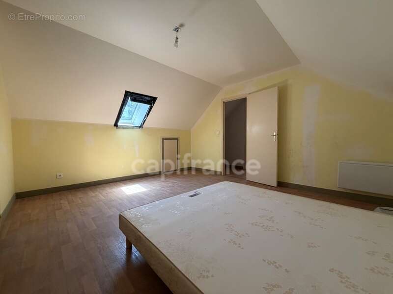 Maison de 110 m2, terrain clos et arboré 1000 m2, 4 chambres, 1 bureau, tout-à-l'égout, fibre optique, tf 615€, double vitrage p - photo 10
