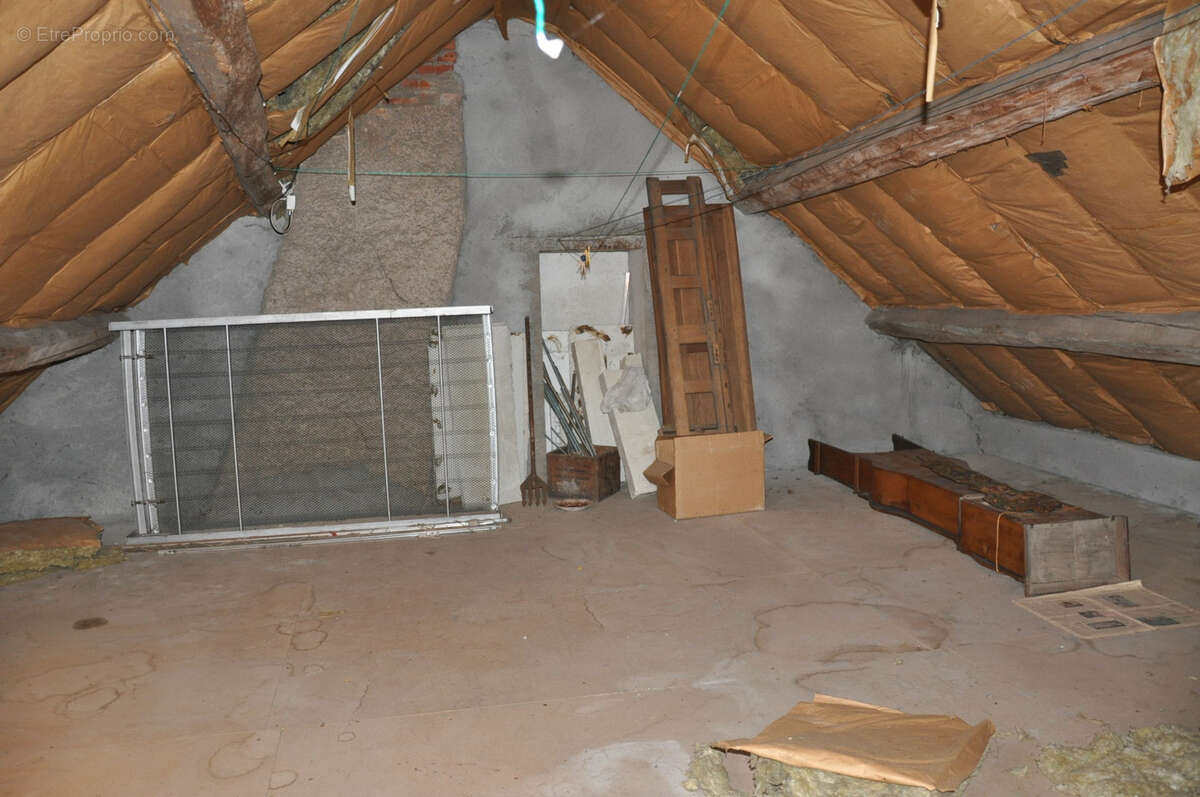 Maison à MONTCOMBROUX-LES-MINES