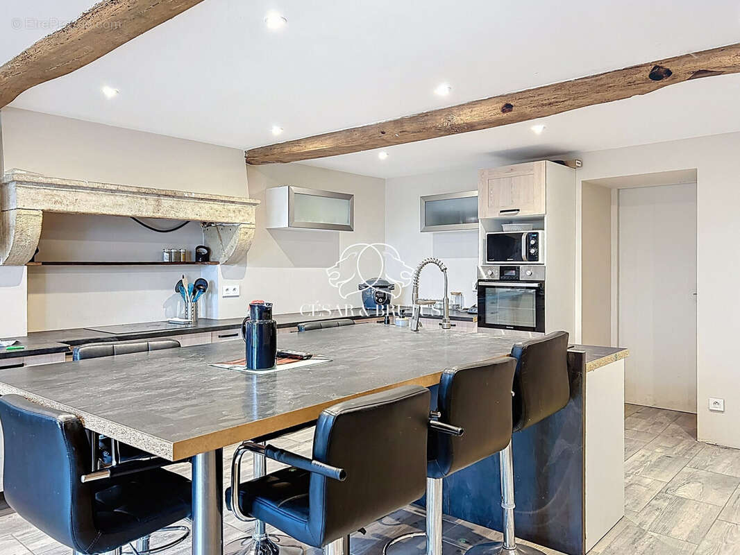 Maison à SAINT-CHRISTOPHE-EN-BRIONNAIS