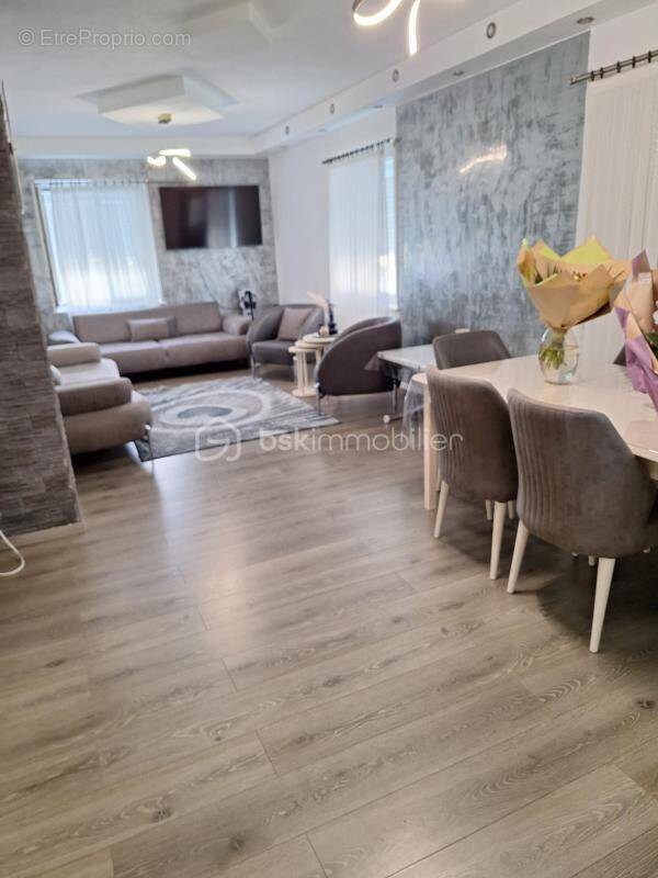 À vendre à INGERSHEIM -Belle maison de 160 m² entièrement rénovée - PRIX  410.800 EUROS - photo 1
