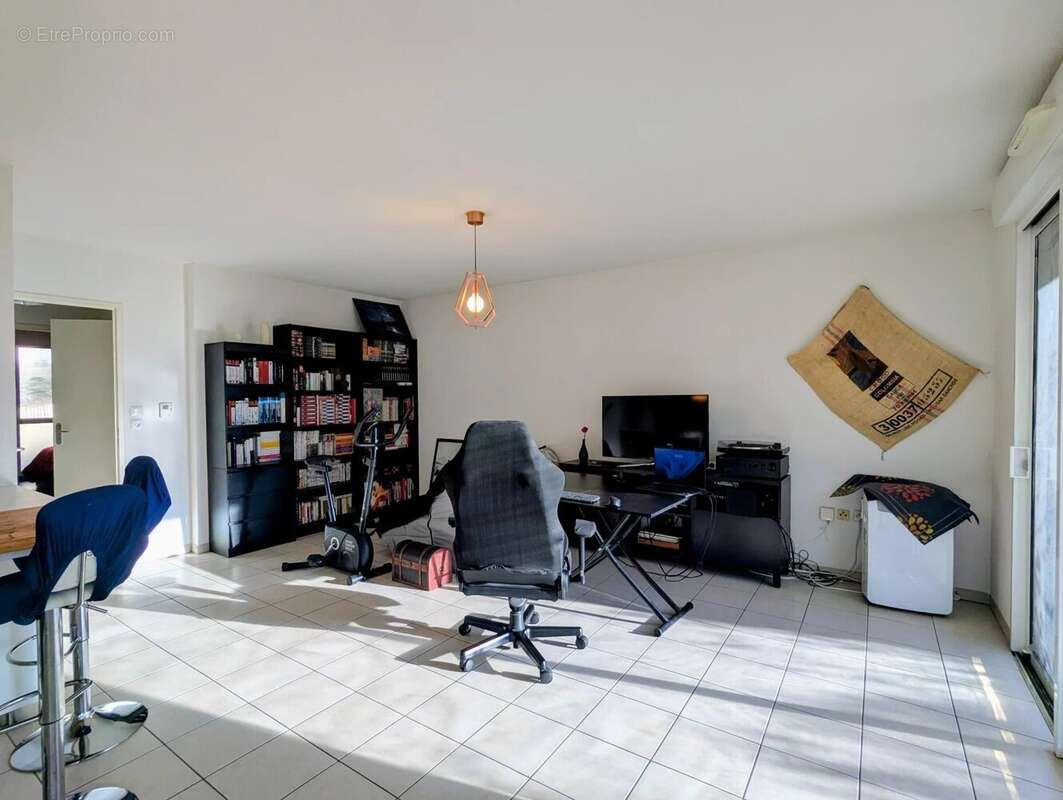 Appartement à BEAUZELLE