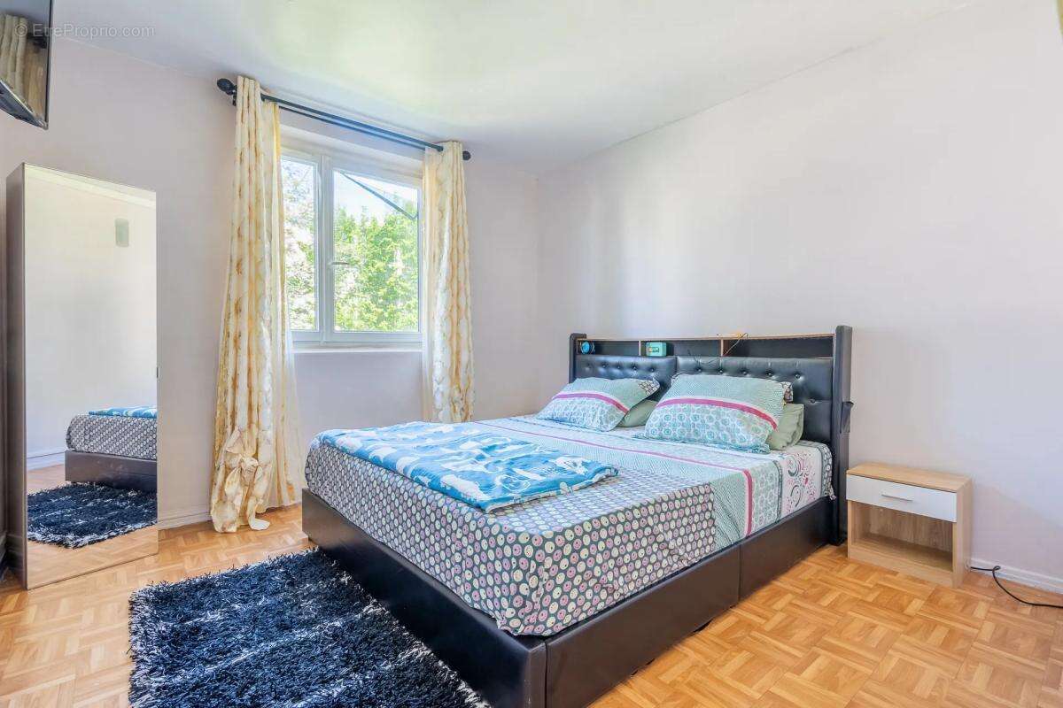 Appartement à CLICHY-SOUS-BOIS